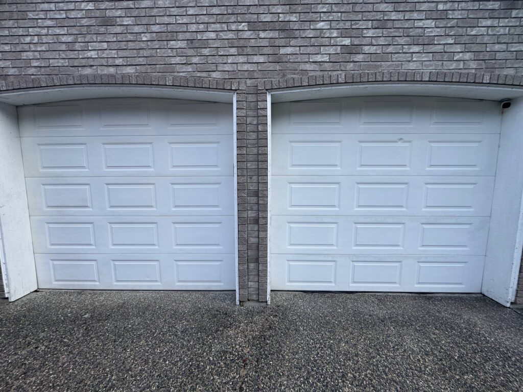 Commercial garage door